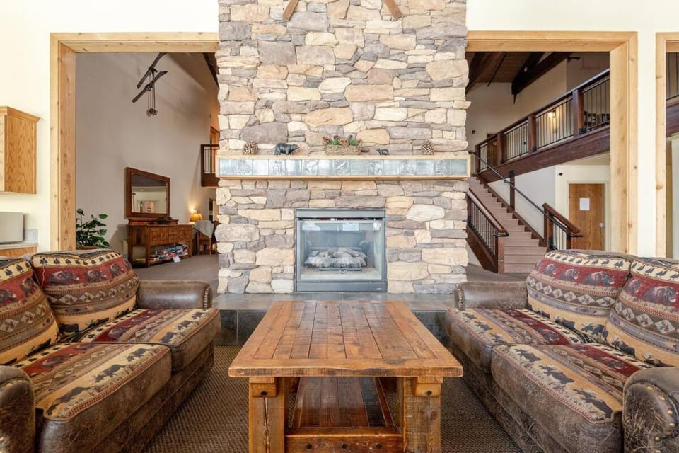 The Lookout Loft Great views and King Sized Bed Apartment in Kirkwood