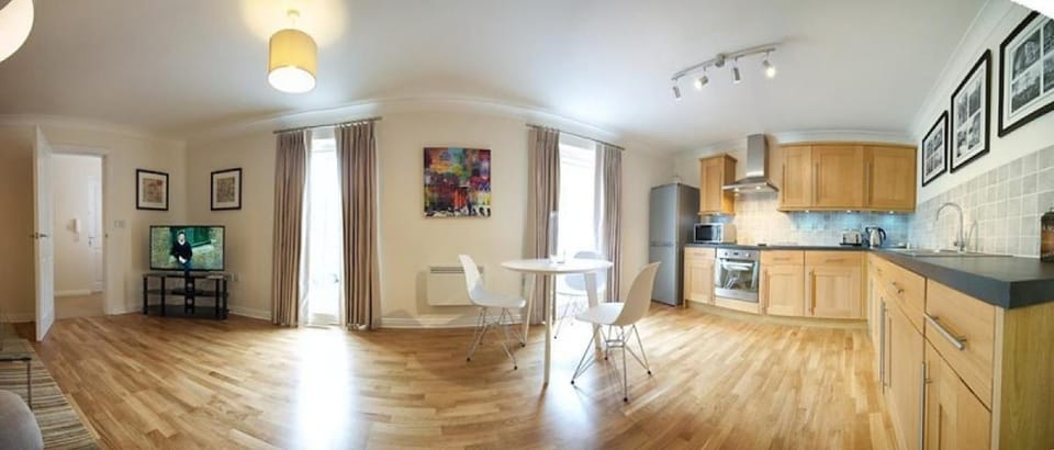 Kitchen or kitchenette, Dining area, oven, pet friendly, stove
