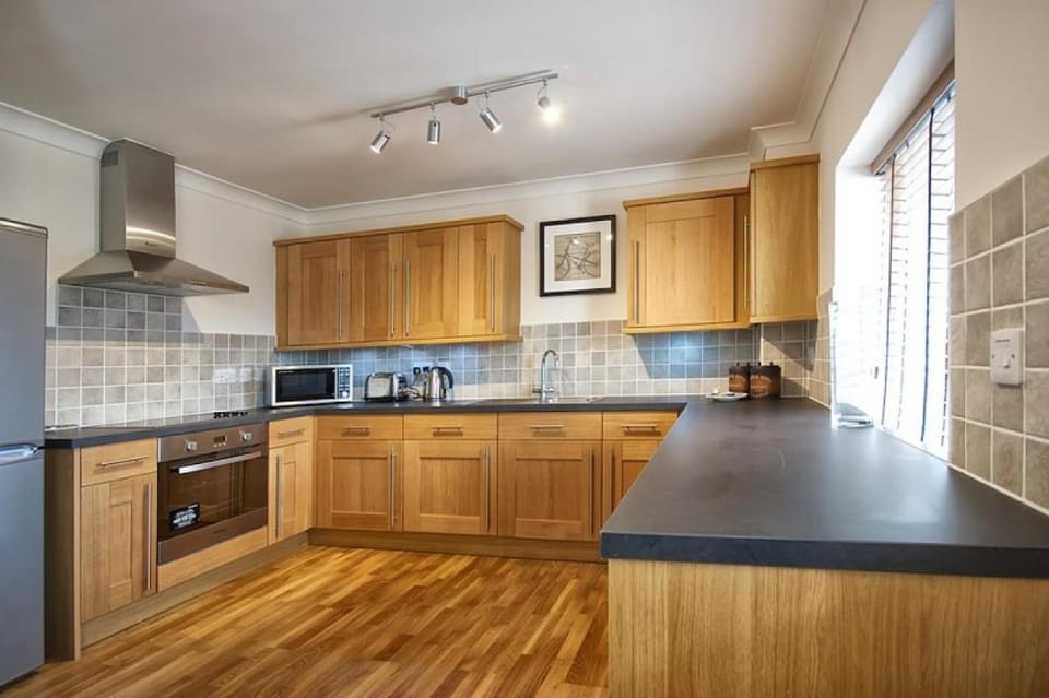 Kitchen or kitchenette, oven, pet friendly, stove, toaster