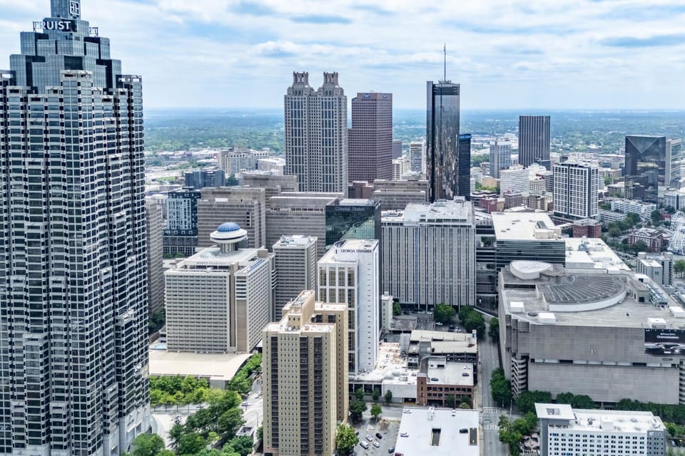 High-rise 1BR condo w balcony House in Atlanta