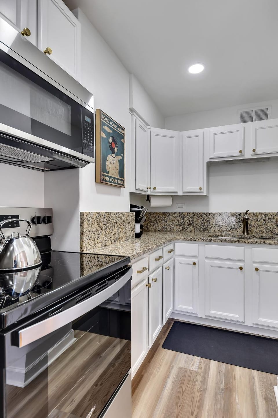 High-rise 1BR condo w balcony House in Atlanta