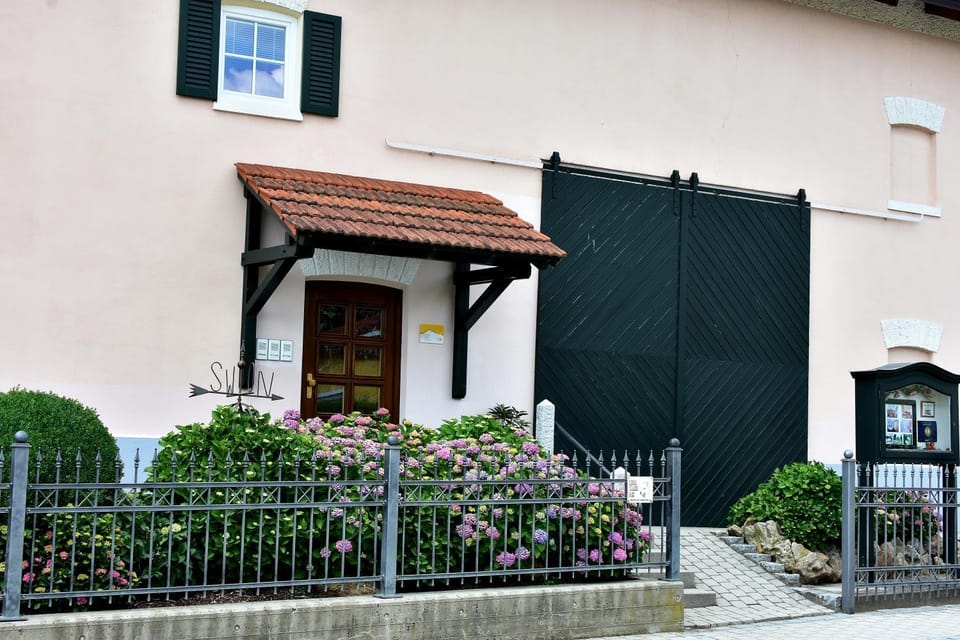 Property building, Facade/entrance