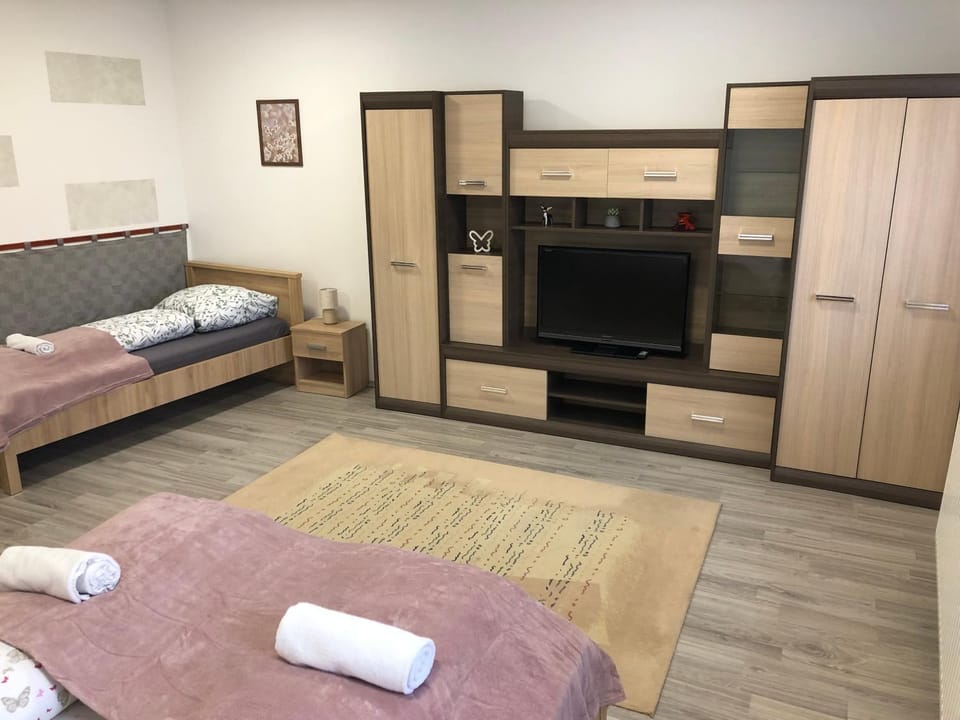 Photo of the whole room, Bedroom