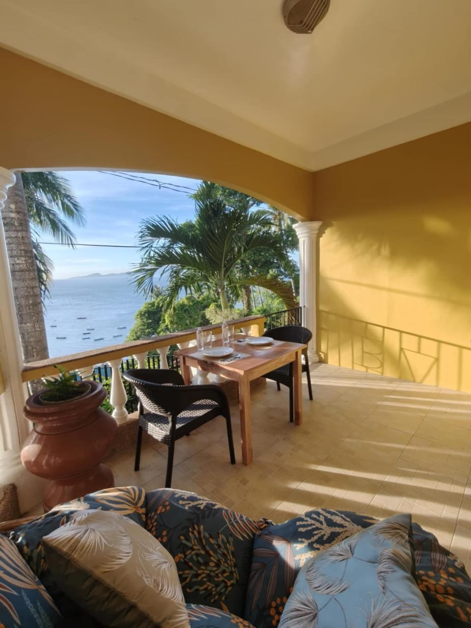 Seating area, Dining area, Sea view