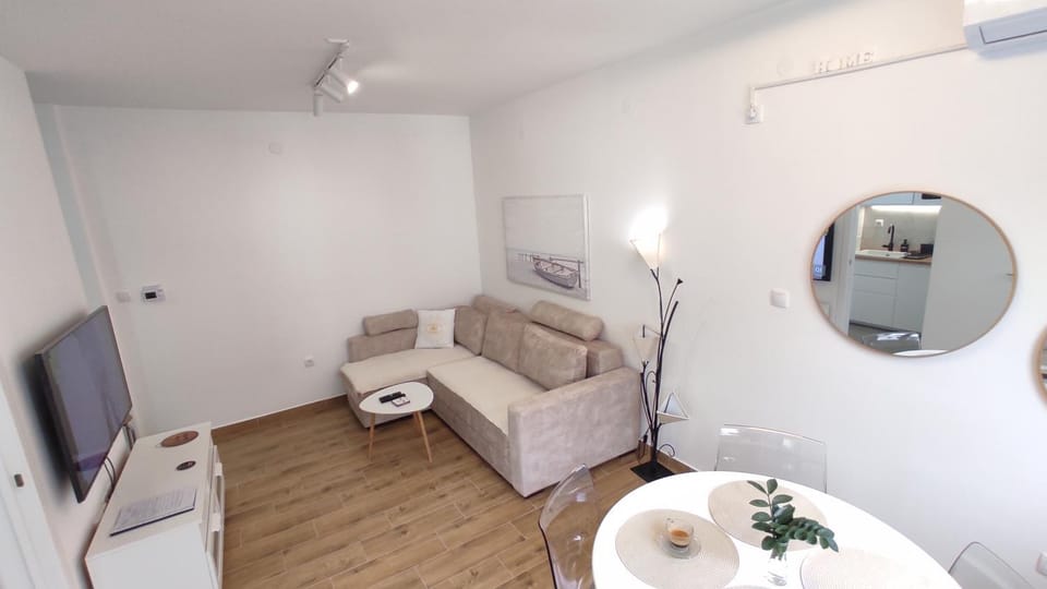 Communal lounge/ TV room, Bed, Photo of the whole room, Seating area, Dining area, air conditioner