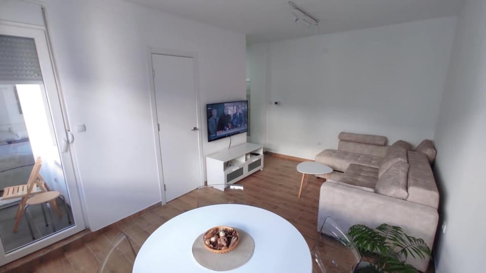 Communal lounge/ TV room, TV and multimedia, Living room, Seating area, Evening entertainment