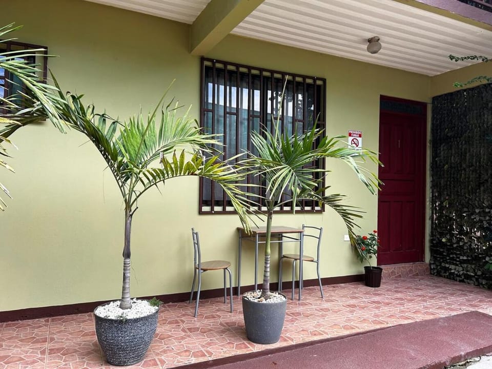 Apartment 5 -10 minutes away BY CAR from Manuel Antonio beach! Apartment in Quepos