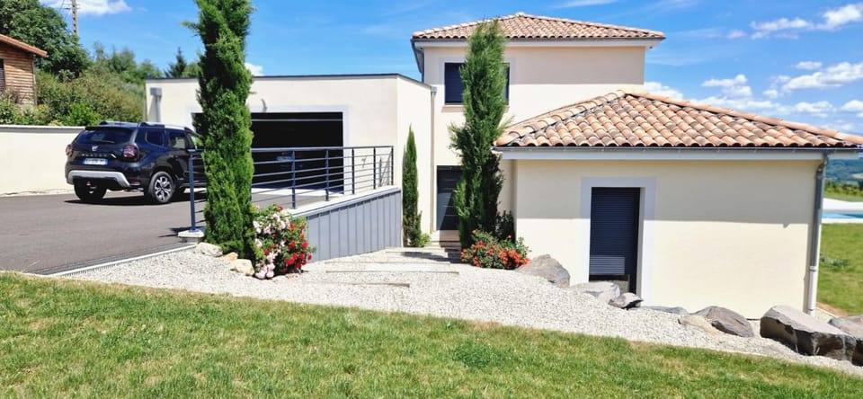 Magnifique villa avec piscine Villa in Auvergne-Rhône-Alpes