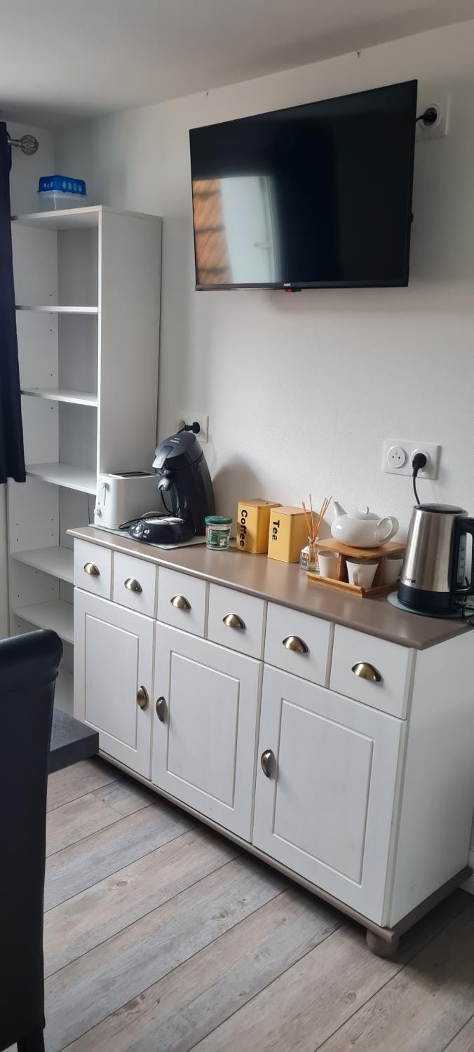 Coffee/tea facilities, Kitchen or kitchenette