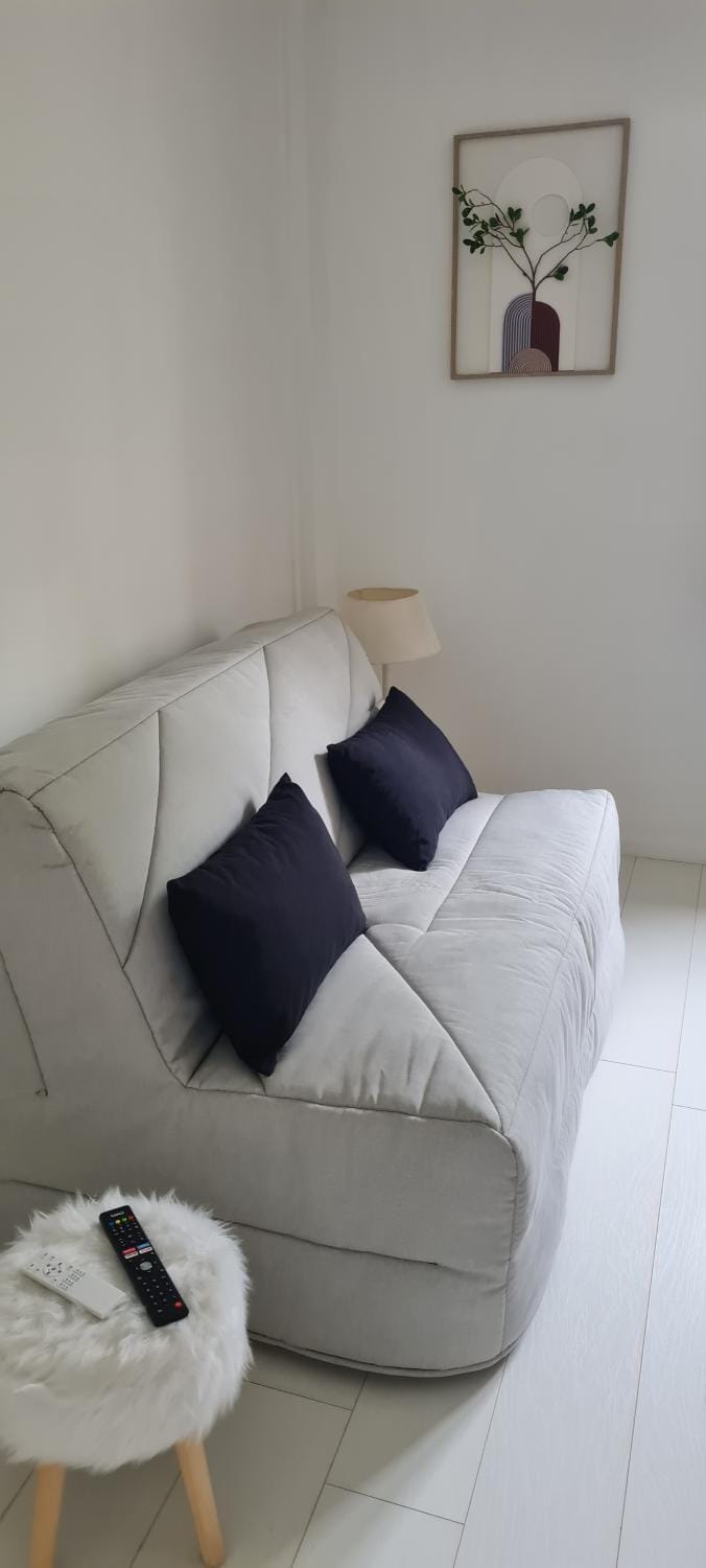 Bed, Living room