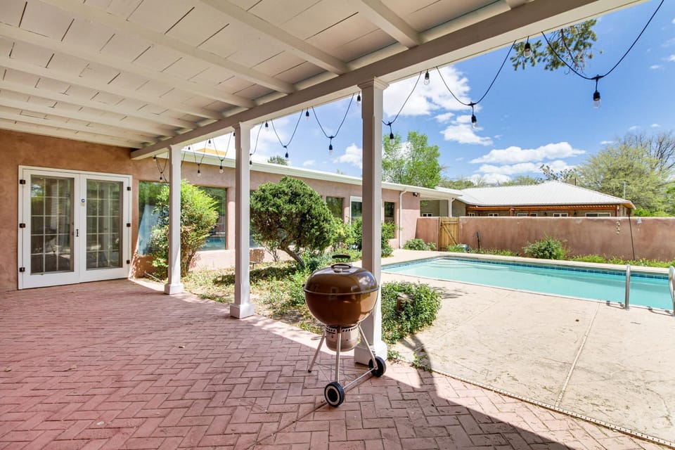 3 Mi to Zoo & Garden: ABQ Home w/ Private Pool! House in Albuquerque