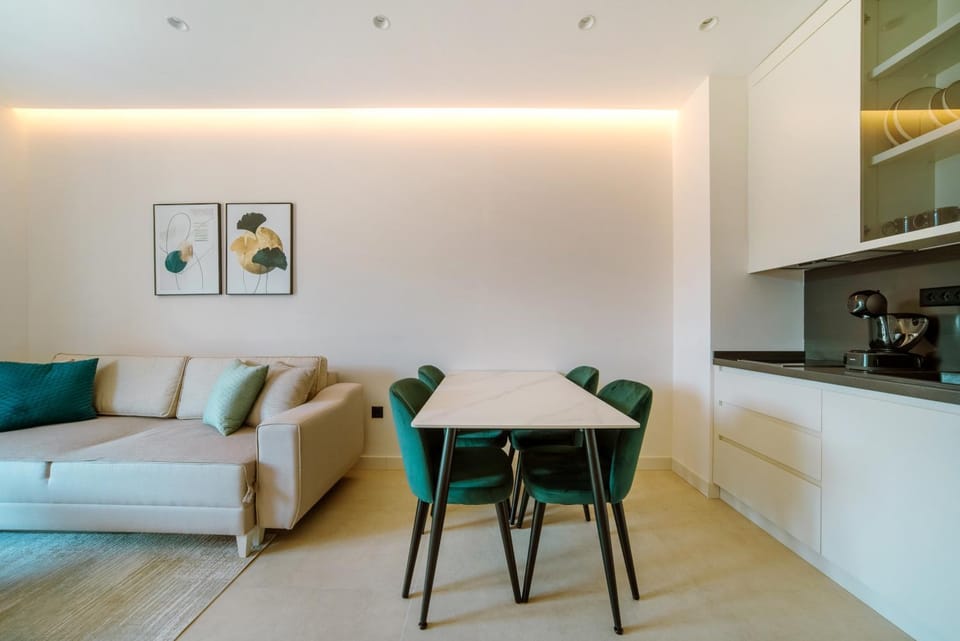 Kitchen or kitchenette, Seating area, Dining area