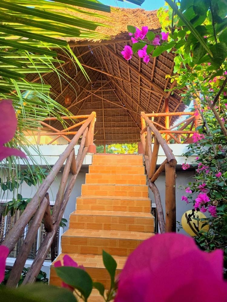 Day, Garden, Balcony/Terrace, Decorative detail, Garden view