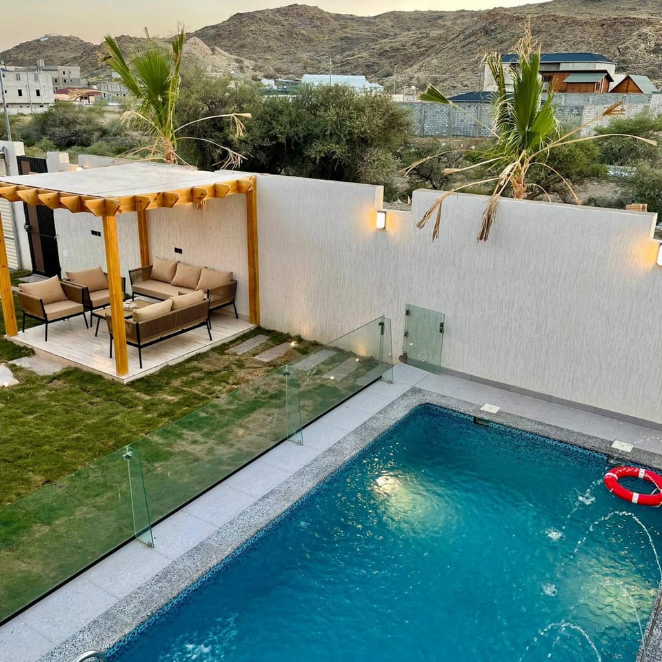 Day, Natural landscape, View (from property/room), Mountain view, Pool view, Swimming pool, Swimming pool