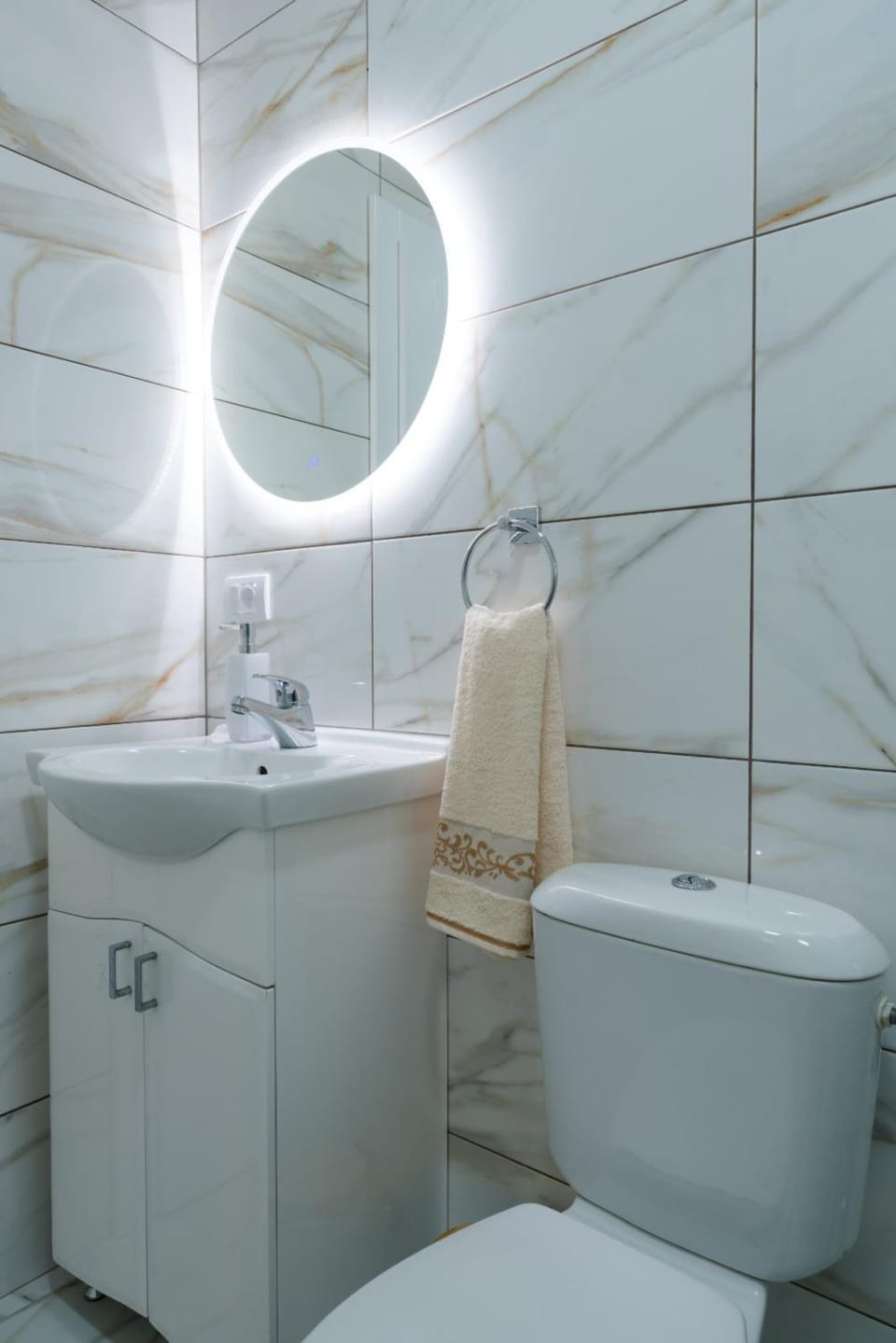 Toilet, Bathroom, towels