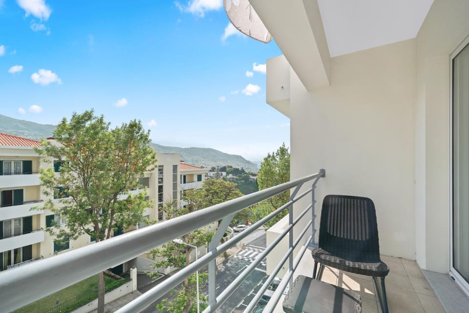 Balcony/Terrace, Street view
