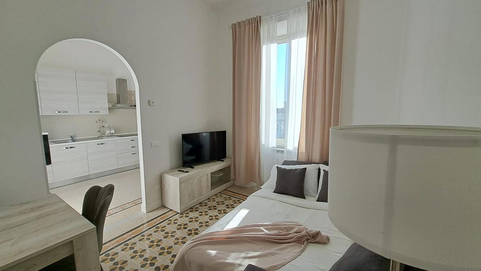Bed, Living room