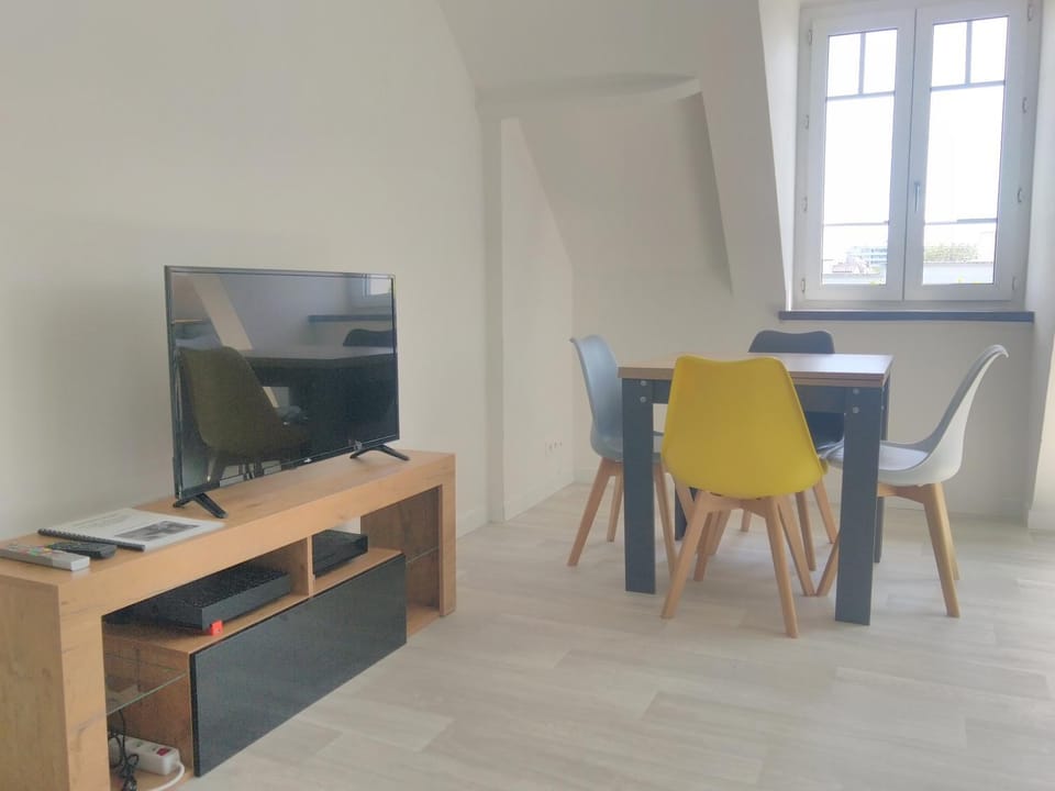 TV and multimedia, Living room, Dining area