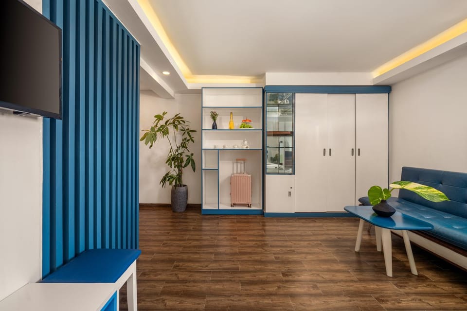 TV and multimedia, Kitchen or kitchenette, wardrobe