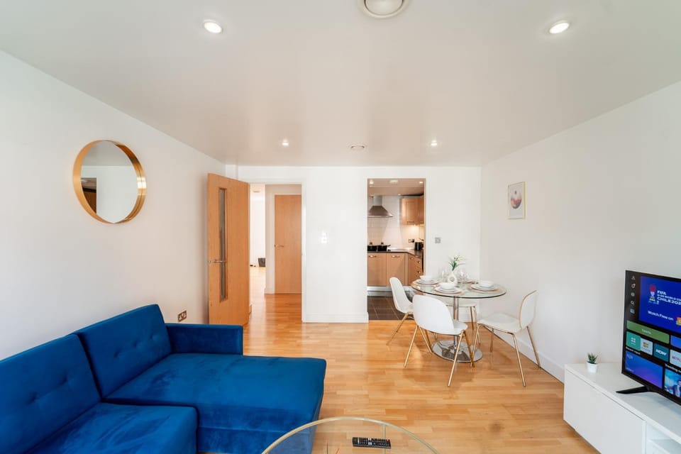 Cozy 2BR Apt in Greenwich, Near O2 Arena and Excel, Fast Wi-Fi, Free Parking, Excellent links Elizabeth and Southeastern Line Apartment in London