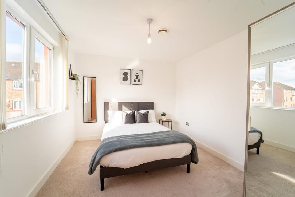 Cozy 2BR Apt in Greenwich, Near O2 Arena and Excel, Fast Wi-Fi, Free Parking, Excellent links Elizabeth and Southeastern Line Apartment in London
