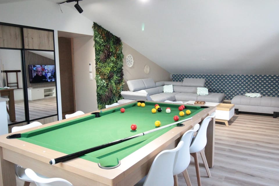 Billiard, Game Room, Living room