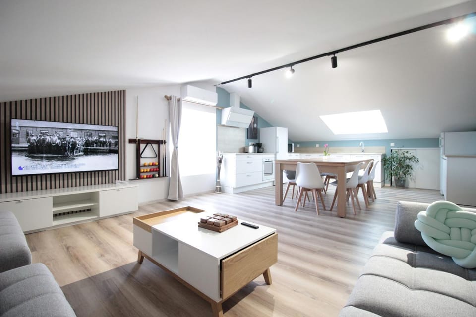 TV and multimedia, Kitchen or kitchenette, Living room, Dining area