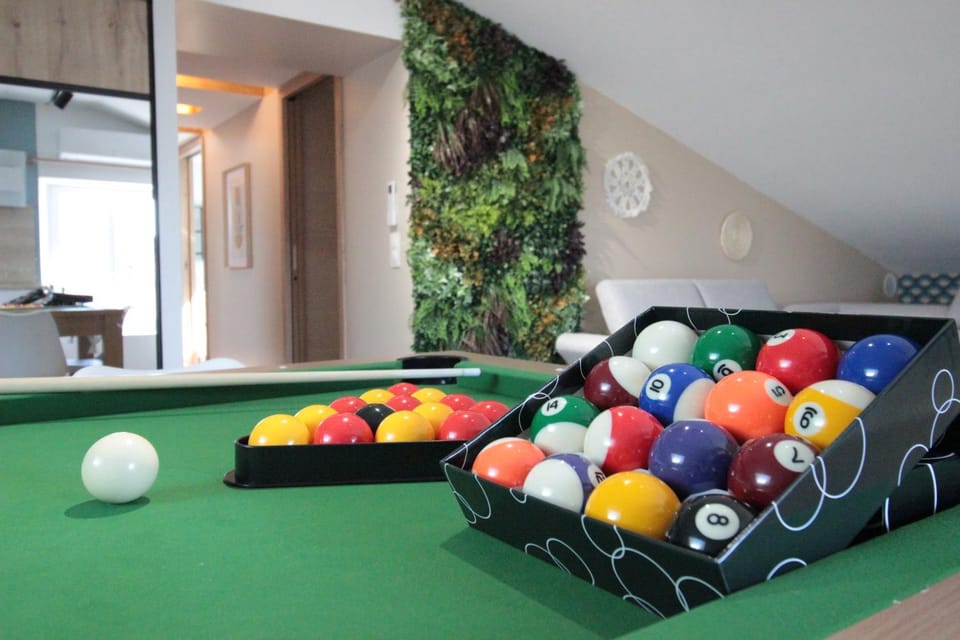 Verdun Centre - Full climatisation - 3 chambres - 7 couchages - 10 personnes - Parking Proche - Terrain 800m2 - Balnéothérapie - Air de jeux extérieurs - TOP CONFORT - Géré par PrestaZen'Services Apartment in Verdun