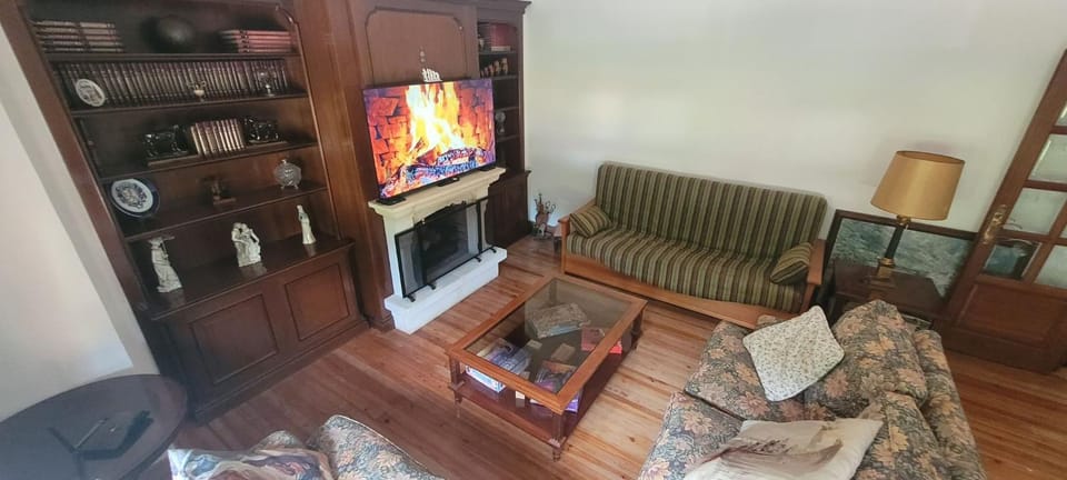 Communal lounge/ TV room, Living room, Seating area