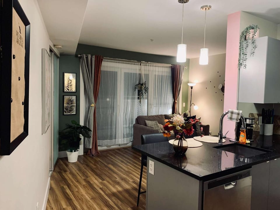 Downtown Oasis with a Balcony, Family-Friendly, WiFi Apartment in Dartmouth