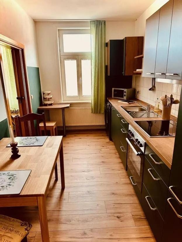 Kitchen or kitchenette, Dining area, heating, heating, microwave, oven, stove, stove, kitchen, kitchen