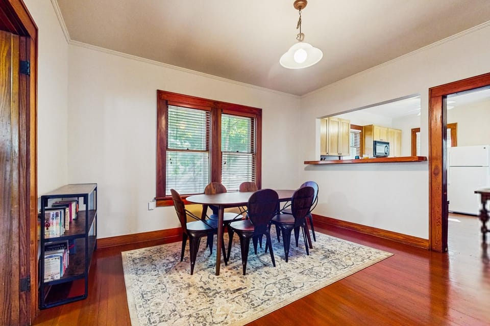 Walkable 1900s Home with Porch in Downtown Buda House in Buda