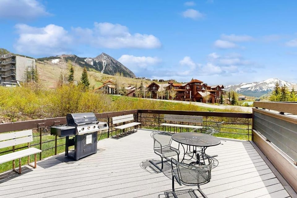 Blue Sky Porch Apartment in Colorado