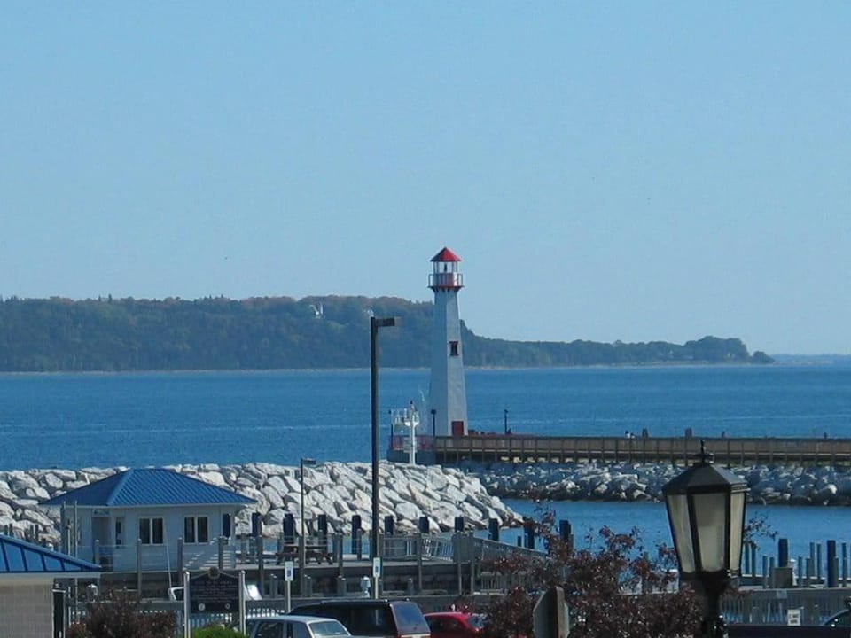 Pier Harbor #1 House in Saint Ignace