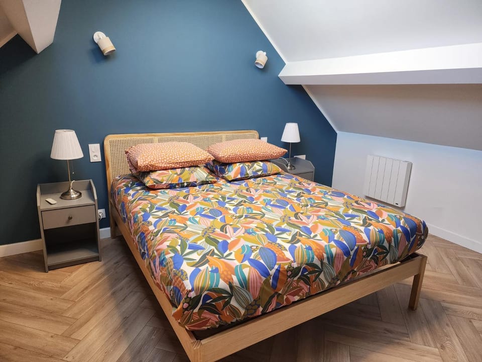 Bed, Photo of the whole room, Bedroom