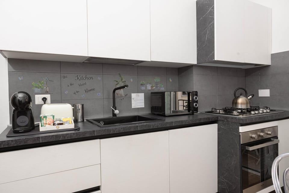 Coffee/tea facilities, Kitchen or kitchenette, stove, toaster