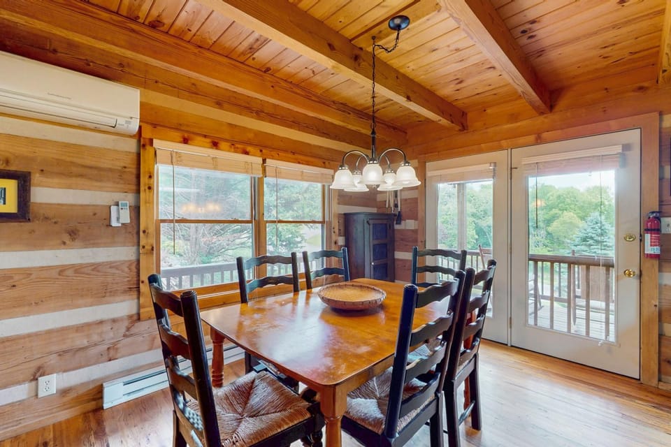 Sunrise Summit House in Seven Devils