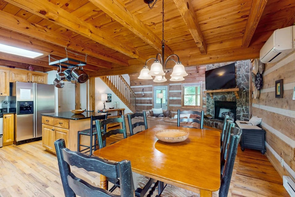 Sunrise Summit House in Seven Devils