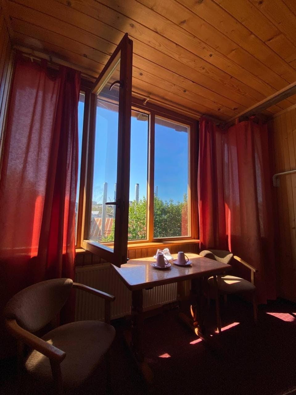 Seating area, Dining area