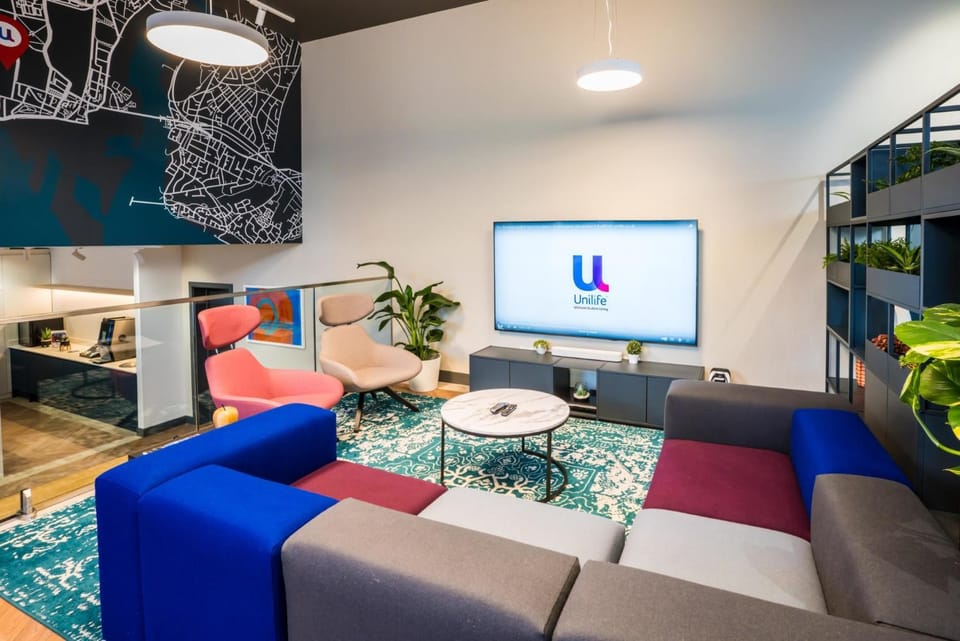 Communal lounge/ TV room, Living room, Seating area