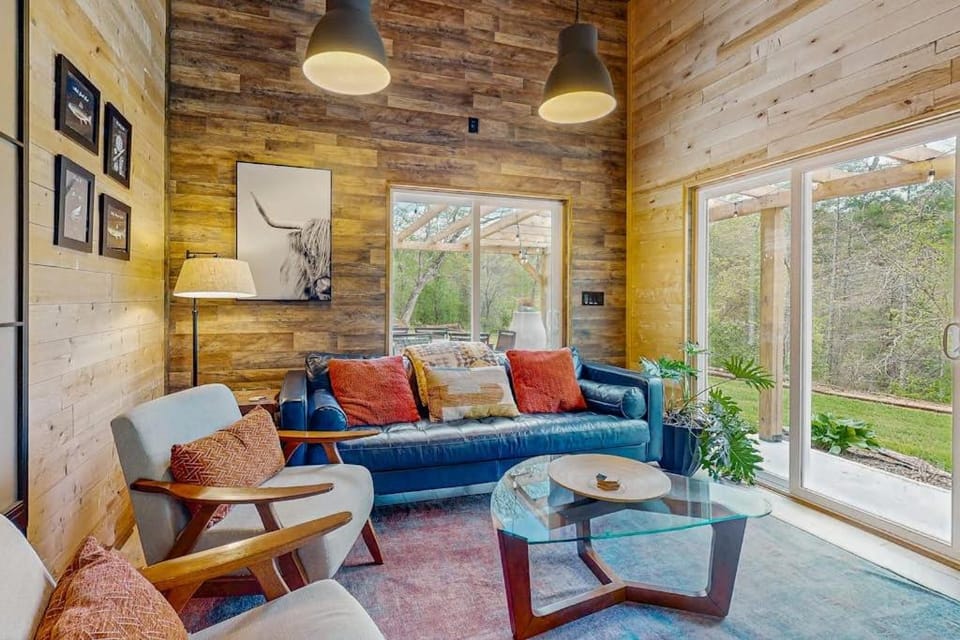 Wolfhaven House in Swain County
