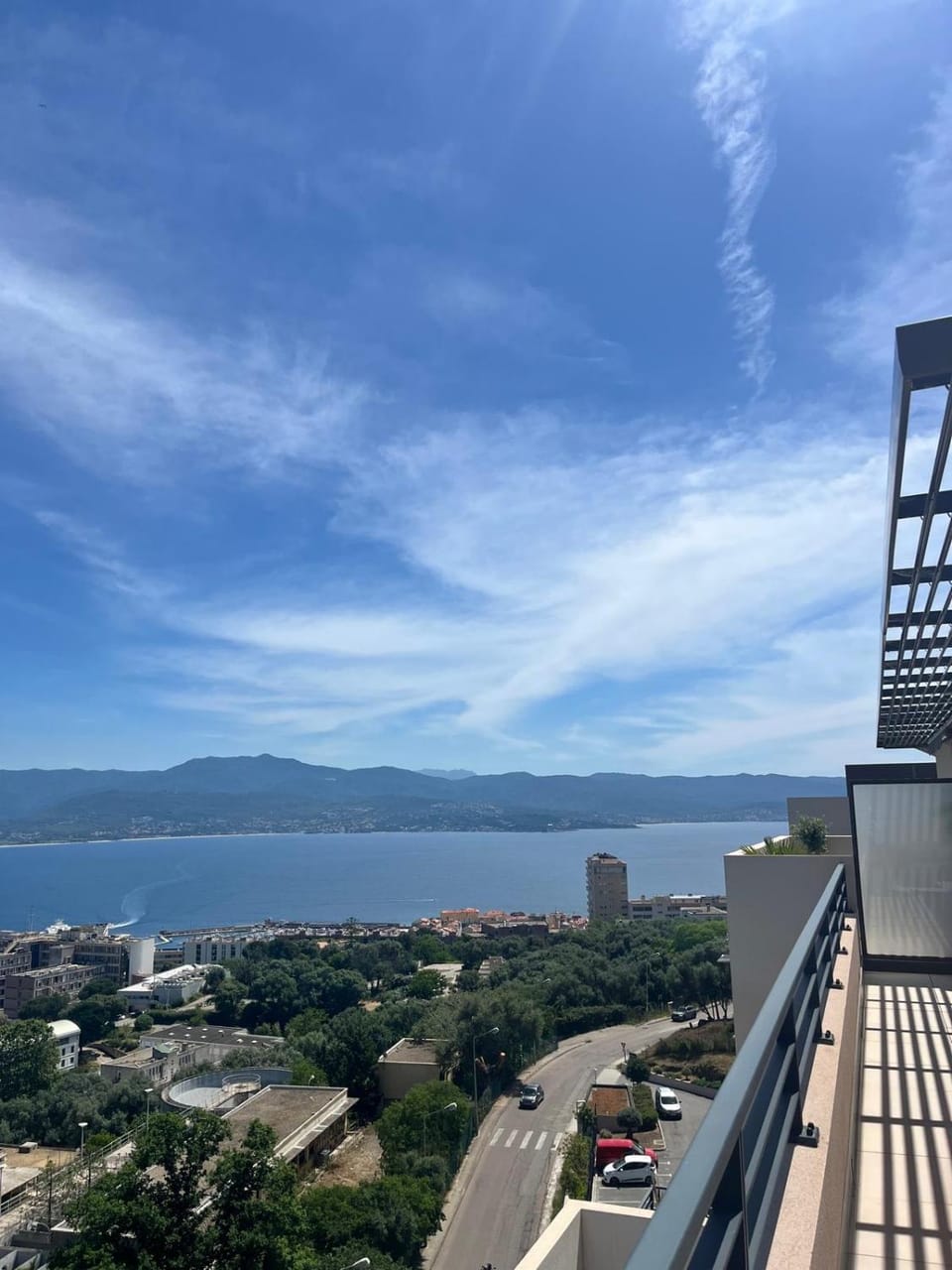 View (from property/room), Balcony/Terrace, City view, Sea view