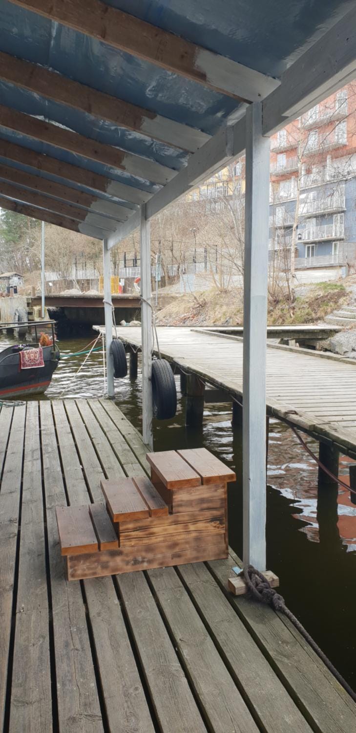 Green husbåt Docked boat in Stockholm County