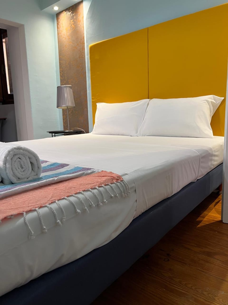 Bed, Bedroom, towels