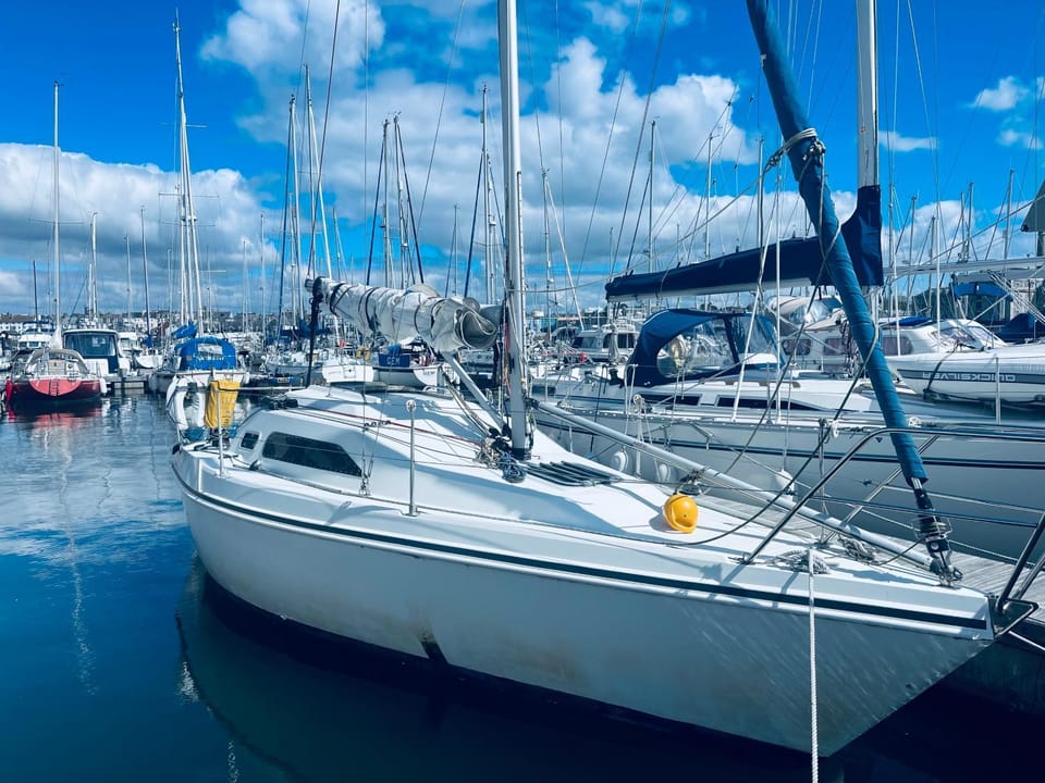 Cosy, Romantic, Fun Yacht Getaway, Torquay, England Docked boat in Torquay