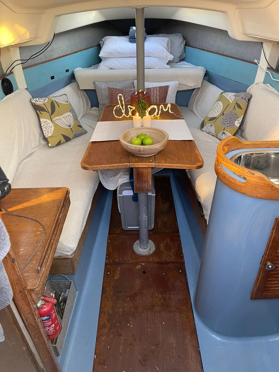 Cosy, Romantic, Fun Yacht Getaway, Torquay, England Docked boat in Torquay