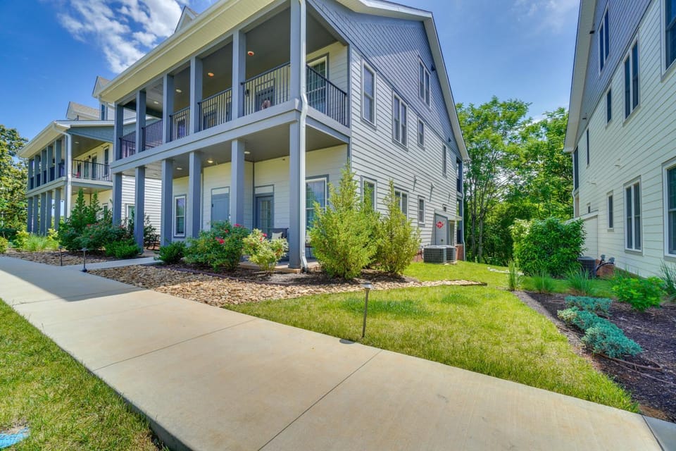 Walk to Historic Maryville: True Southern Getaway! House in Maryville