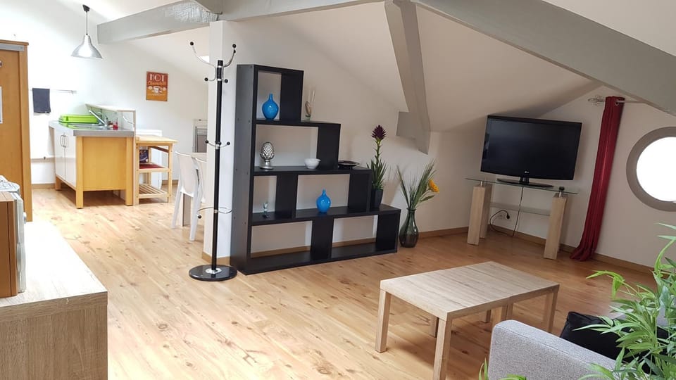 TV and multimedia, Seating area