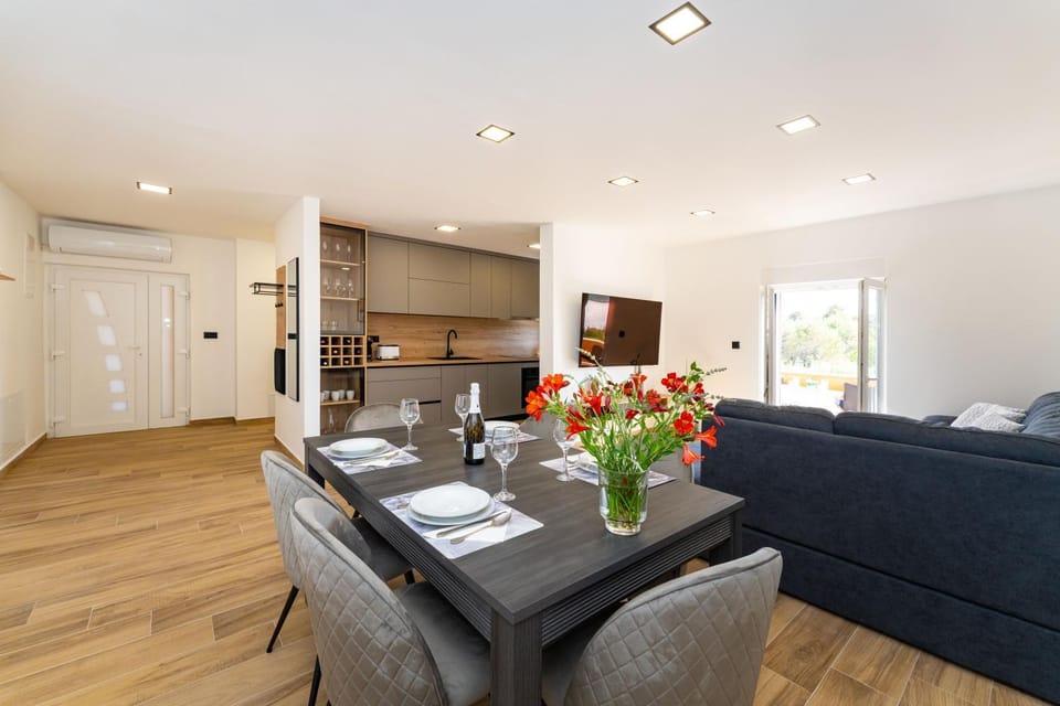 Communal lounge/ TV room, Living room, Seating area