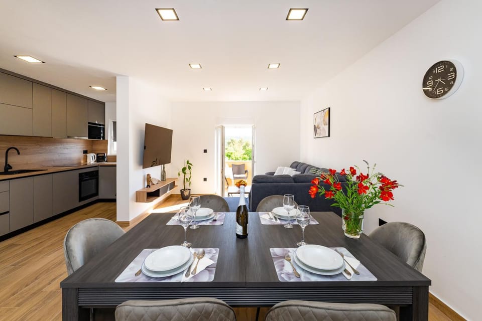 Kitchen or kitchenette, Living room, Dining area